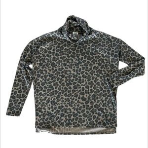 BKE leopard print long sleeve turtleneck thermal shirt size small oversized